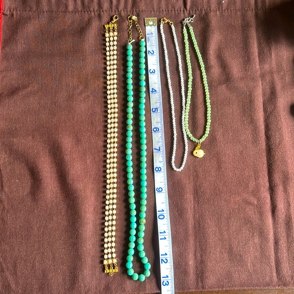 Lot of costume jewelry: Chanel logo, faux pearls, faux turquoise, rhinestones… - Picture 8 of 12